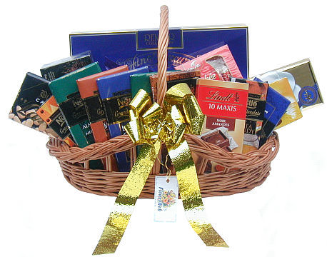 Basket with Chocolates De Luxe